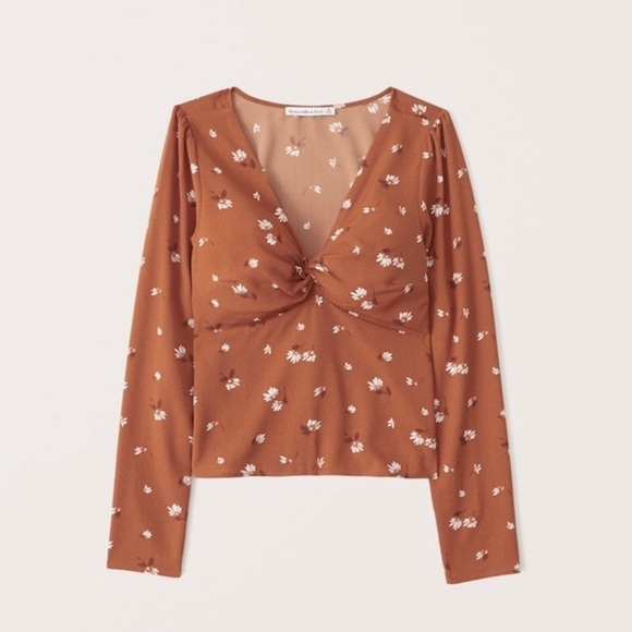 ❌SOLD❌ Abercrombie & Fitch | Long-Sleeve Twist-Front Blouse - Picture 3 of 5